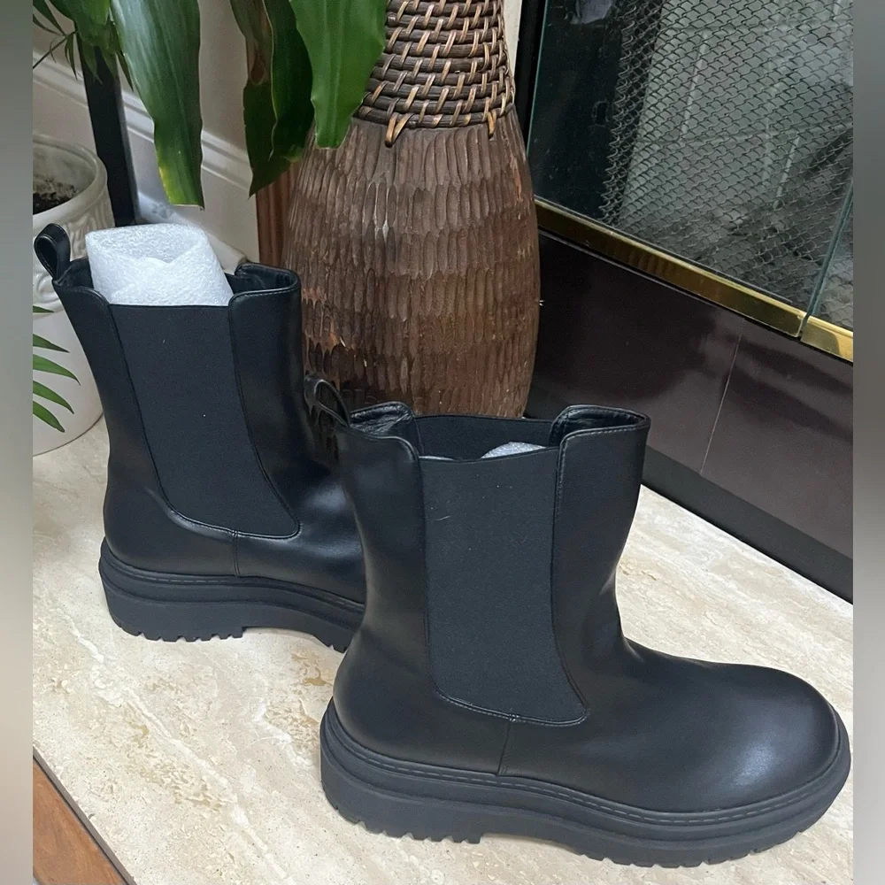 NWT Good American Women’s Chelsea Leather Boot